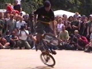 WM2000: Frank Lukas' Spinning Cherrypicker auf der Pedale
